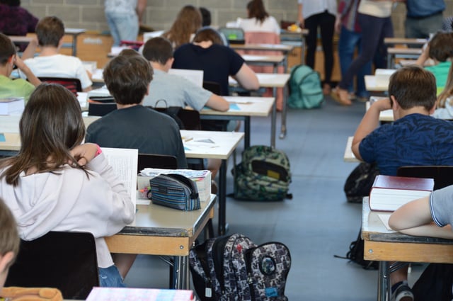 Une professeure d’un lycée à Sens est suspendue depuis le 31 mars.