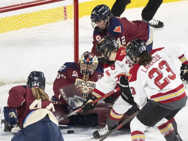  The Ottawa Charge’s Jocelyne Larocque, known more for her exceptional defensive play, gets in on an offensive push against Montreal in Round 1.