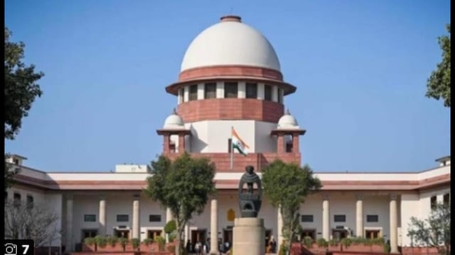 The Supreme Court mandated that a minimum practice of three years as an advocate is necessary for a candidate to apply for entry-level posts in judicial service. (File Photo)