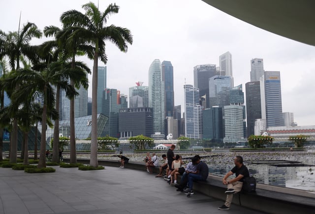 A view of the central business district in Singapore April 8, 2025. REUTERS/Edgar Su/File Photo