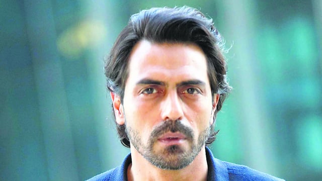 Justice Advait Sethna, hearing the matter on the vacation bench, agreed with Arjun Rampal’s arguments, observing that the trial court’s order was “cryptic” and prejudicial. The High Court quashed the warrant, noting that the proceedings lacked legal justification given the bailable nature of the offence. (Hindustan Times)