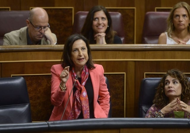 Las ministras de Defensa y de Hacienda, Margarita Robles y María Jesús Montero, en el Congreso