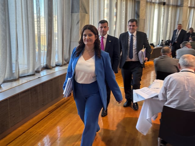 New Zealand's Finance Minister Nicola Willis walks on the day she briefs media on the government's budget, at parliament buildings in Wellington, New Zealand, May 30, 2024. REUTERS/Lincoln Feast/ File Photo