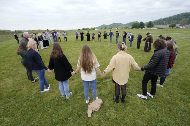 FILE - Capital punishment protesters pray on the grounds of Riverbend Maximum Security Institution before the scheduled execution of inmate Oscar Smith, April 21, 2022, in Nashville, Tenn. AP Photo/Mark Humphrey, File)