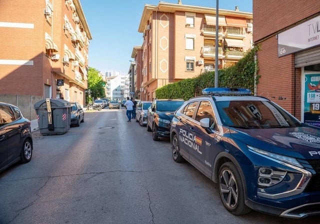 Calle de Linares donde fue localizado el coche con el bebé de 20 meses