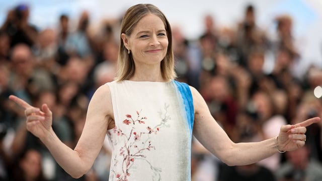Dans Vie privée, Jodie Foster incarne une psychiatre confrontée au décès mystérieux d’une de ses patientes, interprétée par Virginie Efira.