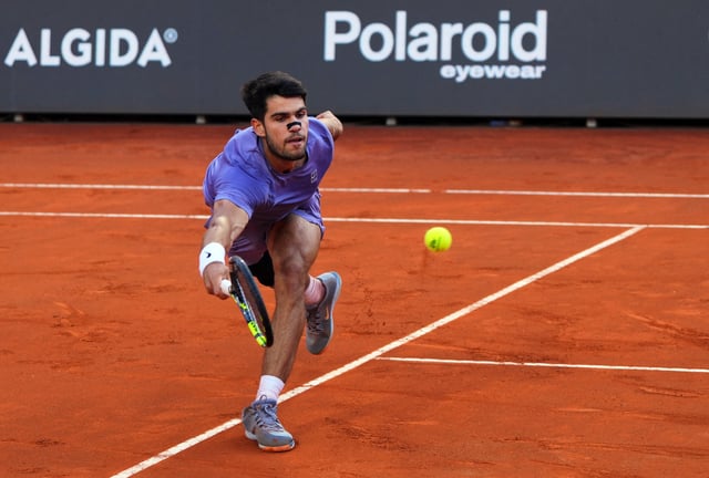 Tennis - Italian Open - Foro Italico, Rome, Italy - May 18, 2025 Spain's Carlos Alcaraz plays the winning point during the final against Italy's Jannik Sinner REUTERS/Aleksandra Szmigiel
