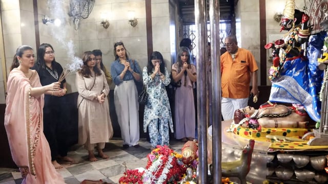 Maa: Kajol Offers Prayers At Dakshineswar Kali Temple In Kolkata
