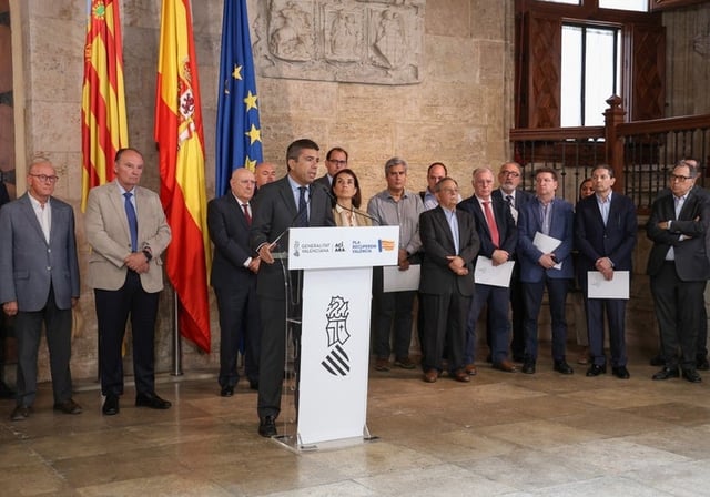 Imagen de la intervención del presidente de la Generalitat, Carlos Mazón, tras la reunión con proveedores