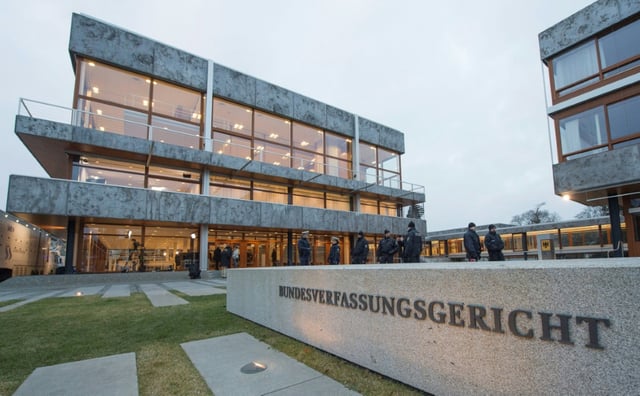 Das Bundesverfassungsgericht in Karlsruhe hat zwei derzeitige Bundesrichter und eine Bundesrichterin zur Wahl als Verfassungsrichter vorgeschlagen. Grund für das Vorgehen war, dass noch immer kein Nachfolger für Josef Christ gefunden ist.
