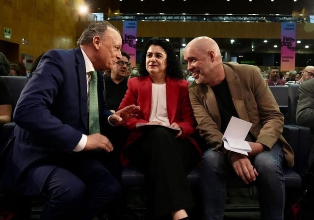 El presidente de la CEV, Salvador Navarro, junto a la secretaria general de CCOO PV, Ana García, y el secretario general de CCOO, Unai Sordo, en el Congreso de CCOO PV