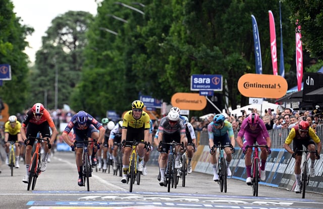 Cycling - Giro d'Italia - Stage 12 - Modena to Viadana - Italy - May 22, 2025 Team Visma | Lease a Bike's Olav Kooij crosses the finish line to win stage 12 REUTERS/Jennifer Lorenzini