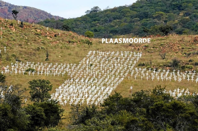 Le Witkruis Monument (ou Plaasmoorde monument) est un mémorial privé composé de plus de 3 000 croix représentant les victimes d'attaques contre les fermes en Afrique du Sud.

