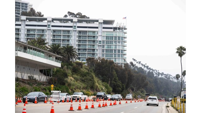 Vehicles going northbound towards Pacific Palisades wait to get through the National Guard Pacific Coast Highway check point on Thursday, May 22, 2025. PCH north of Santa Monica has been closed since the Palisades fire. (Photo by Sarah Reingewirtz, Los Angeles Daily News/SCNG)