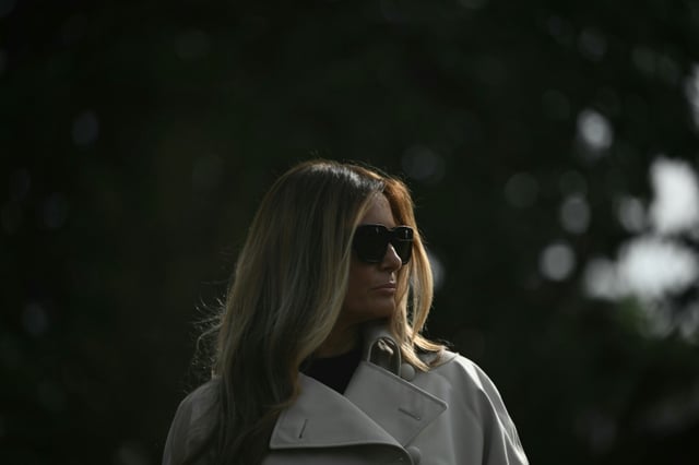 US-Präsidentengattin Melania Trump hat die Veröffentlichung eines mit Hilfe von Künstlicher Intelligenz (KI) erstellten Hörbuchs angekündigt - obwohl sie sich kürzlich ausgerechnet gegen KI-generierte Bilder im Zusammenhang mit sogenannter Rachepornografie eingesetzt hat.