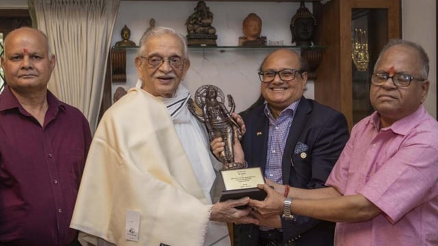 Gulzar receives the Jnanpith award (Satish Bate/ Hindustan Times)