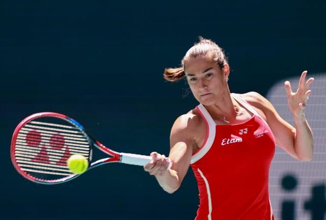 Caroline Garcia face à Iga Swiatek lors du tournoi de Miami le 21 mars 2025 au Hard Rock Stadium de Miami Gardens aux Etats-Unis
