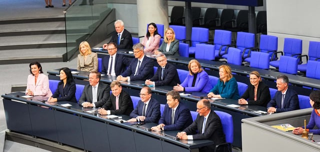 Das Kabinett der neuen Bundesregierung im Bundestag