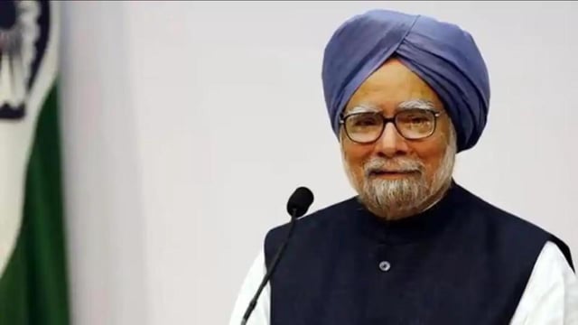 The Shiromani Gurdwara Parbandhak Committee on Friday put its decision to install a portrait of former Prime Minister Manmohan Singh at the Central Sikh Museum in the Golden Temple complex on hold. (HT file photo)