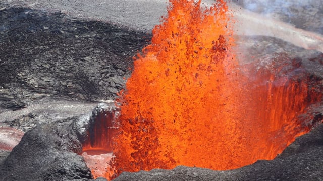 Göttingen researchers detected tiny traces of ruthenium with unusual isotopic makeup in Hawaiian lava.
