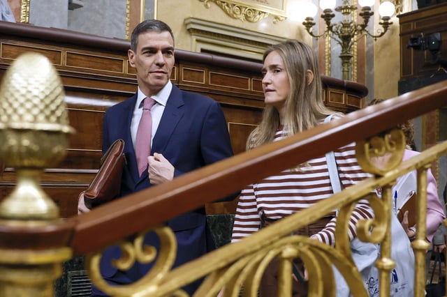 El presidente del Gobierno, Pedro Sánchez, y la vicepresidenta y ministra para la Transición Ecológica, Sara Aagesen.