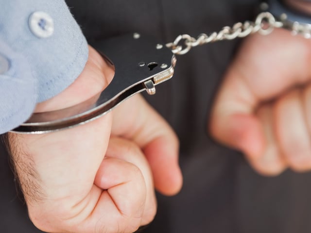 Mehrere Menschen sind in Frankreich zu Haftstrafen verurteilt worden. (Symbolbild) 