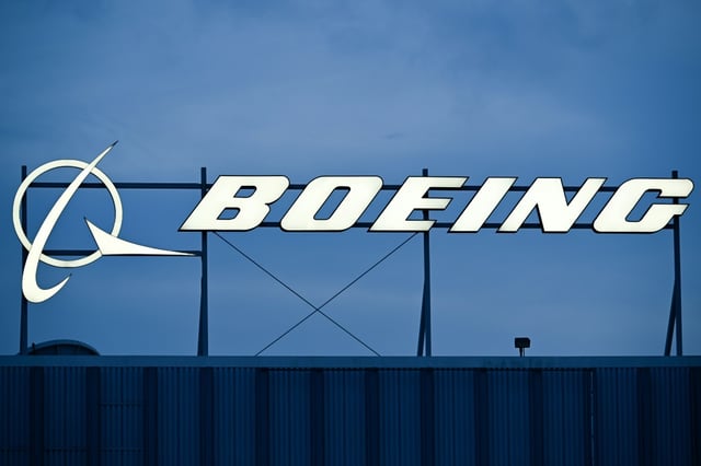 Le gouvernement américain et Boeing se sont entendus pour mettre fin aux poursuites pénales visant l'avionneur, liées à deux accidents mortels de son appareil 737 MAX, en 2018 et 2019