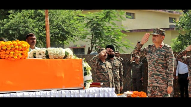 Army officials pay their respects to Sepoy Gaykar Sandip Pandurang at Satwari in Jammu on Friday. (HT Photo)