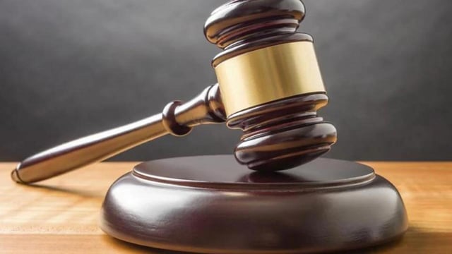 The high court bench of justice Anoop Chitakra while rejecting the plea, said that documents on record, prima facie, point to cop’s involvement and thus, does not make a case for anticipatory bail. Further, the impact of crime would also not justify anticipatory bail, the bench added. (HT File)