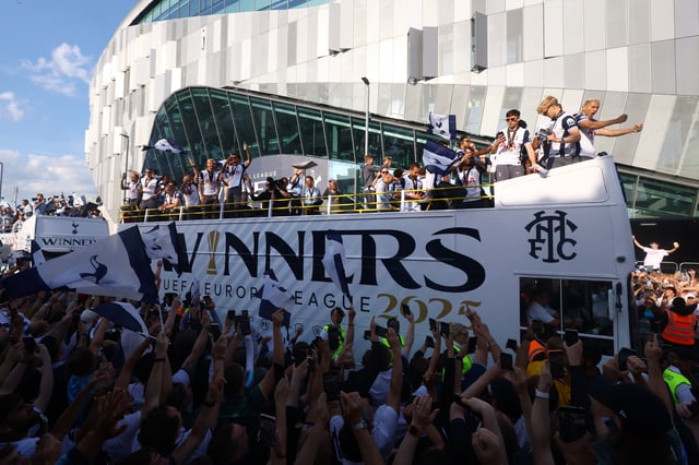Soccer Football - Europa League - Tottenham Hotspur Victory Parade - London, Britain - May 23, 2025   General view of the team bus outside the Tottenham Hotspur stadium during the victory parade Action Images via Reuters/Matthew Childs