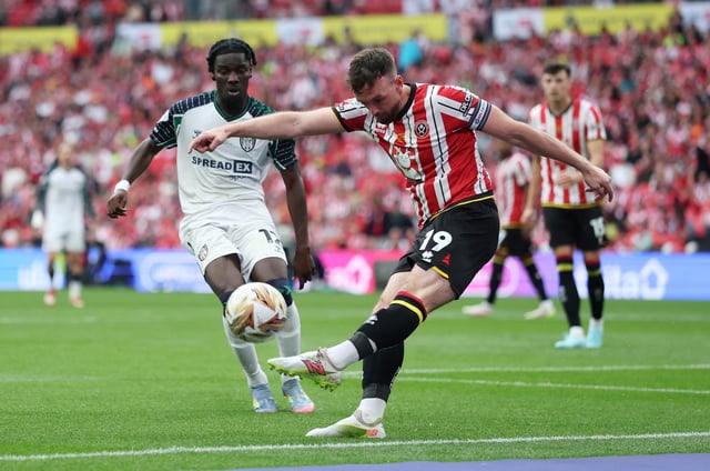Soccer Football - Championship - Play-Off Final - Sheffield United v Sunderland - Wembley Stadium, London, Britain - May 24, 2025 Sheffield United's Jack Robinson in action with Sunderland's Eliezer Mayenda REUTERS/Hannah Mckay
