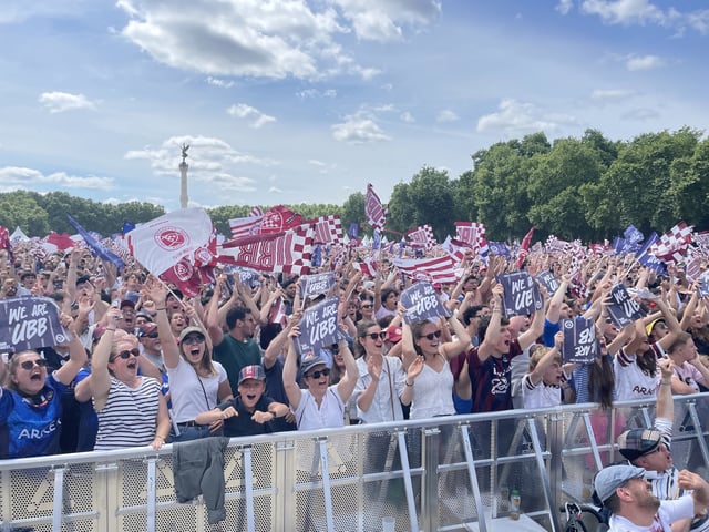 «On est les rois d’Europe !» : sur la place des Quinconces de Bordeaux, 25.000 supporters de l’UBB ont vibré pour leurs champions