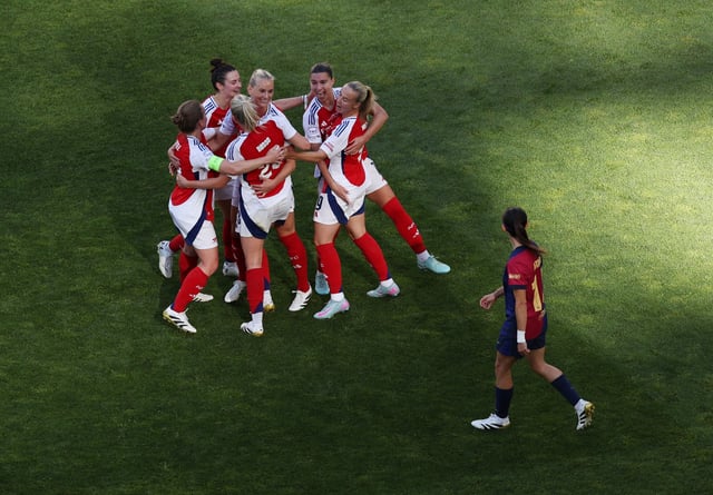 Soccer Football - Women's Champions League - Final - Arsenal v FC Barcelona - Estadio Jose Alvalade, Lisbon, Portugal - May 24, 2025 Arsenal's Stina Blackstenius celebrates scoring their first goal with teammates REUTERS/Violeta Santos Moura
