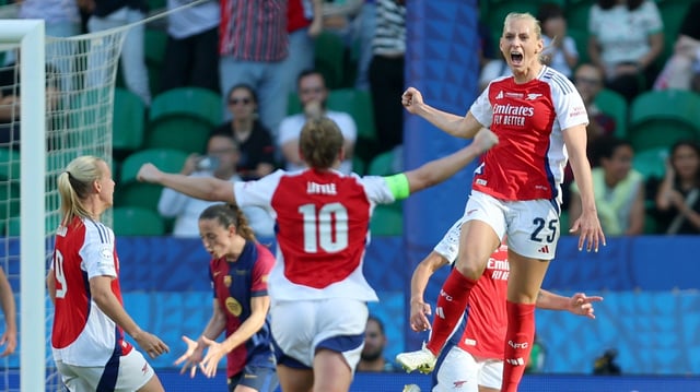 Stina Blackstenius lässt Arsenal jubeln