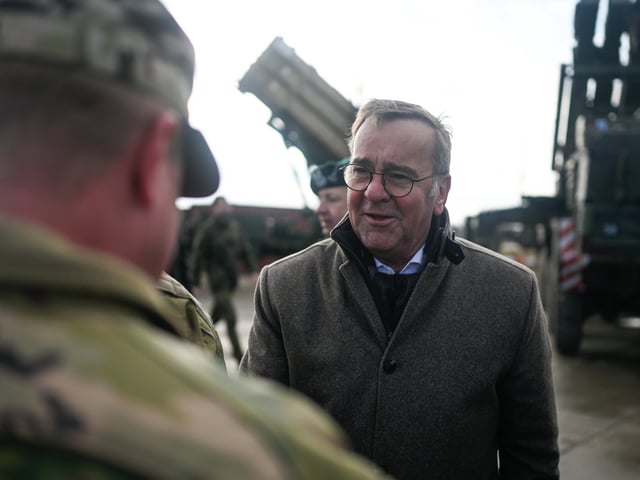 JASIONKA, POLAND - JANUARY 23: German Defense Minister Boris Pistorius speaks with a US soldier at the US made MIM-104 Patriot surface-to-air missile (SAM) system location on January 23, 2025 in Jasionka, Poland. Germany recently redeployed a Patriot air defense system in Poland, its NATO ally. (Photo by Omar Marques/Getty Images)