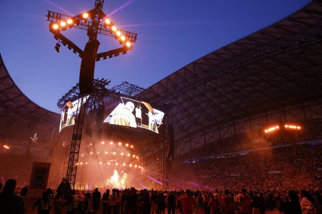Au concert du rappeur Jul, au stade Vélodrome, à Marseille, le 23 mai 2025.