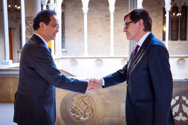El president de la Generalitat, Salvador Illa, con el embajador de Japón, Takahiro Nakamae, en una reunión en marzo