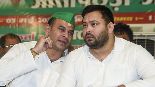 R: Rashtriya Janata Dal leader Tejashwi Yadav and L: Tej Pratap Yadav, during a rally, in Patna, Saturday, May 3.