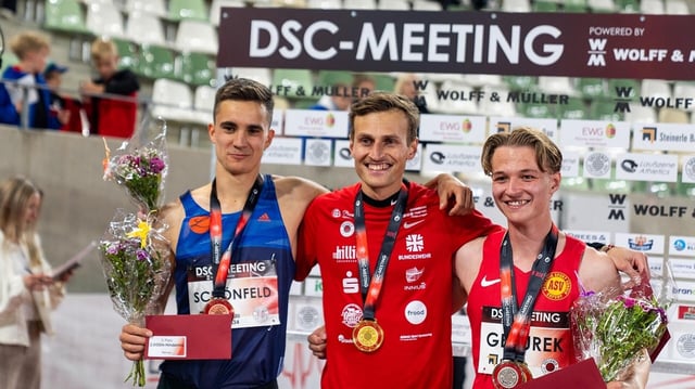 Karl Bebendorf feiert den Sieg und den deutschen Rekord beim DSC-Meeting in Dresden.