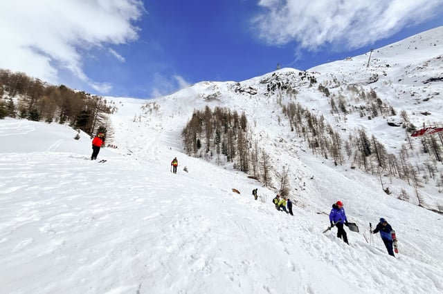 Ce sont deux randonneurs à ski qui effectuaient l’ascension du Rimpfischhorn qui ont donné l’alerte samedi vers 16h30.