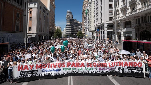 Profesionales sanitarios y vecinos han alzado su voz al unísono para denunciar lo que consideran un deterioro del sistema sanitario