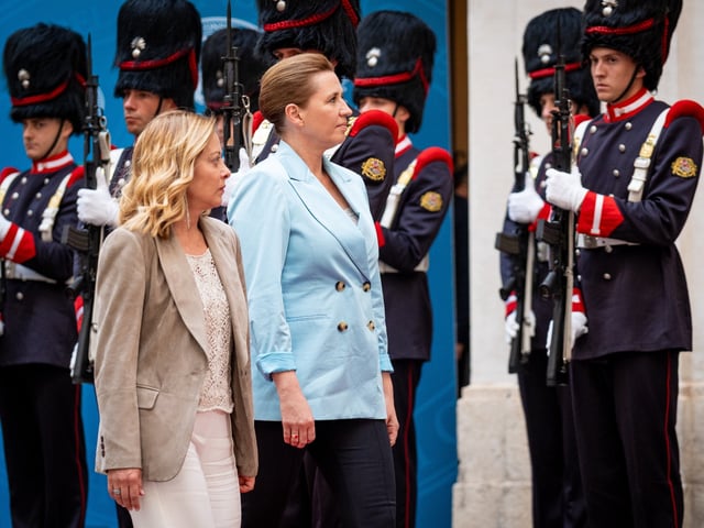 ROME, ITALY - 2025/05/22: Italian Prime Minister Giorgia Meloni and the Prime Minister of the Kingdom of Denmark, Mette Frederiksen review the honor guard before a meeting at Palazzo Chigi. (Photo by Stefano Costantino/SOPA Images/LightRocket via Getty Images)