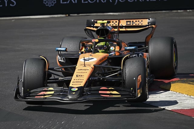 McLaren-Pilot Lando Norris steuert sein Auto während des Formel-1-Grand-Prix von Monaco.