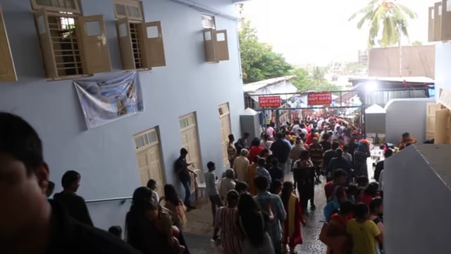 crowd 