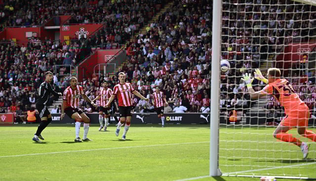 Soccer Football - Premier League - Southampton v Arsenal - St Mary's Stadium, Southampton, Britain - May 25, 2025 Southampton's Aaron Ramsdale in action as he saves a shot from Arsenal's Gabriel Martinelli REUTERS/Dylan Martinez