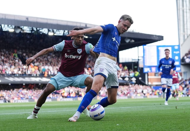 Soccer Football - Premier League - Ipswich Town v West Ham United - Portman Road, Ipswich, Britain - May 25, 2025 Ipswich Town's George Hirst in action with West Ham United's Jean-Clair Todibo REUTERS/Maja Smiejkowska