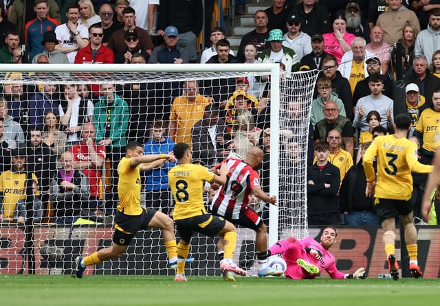 Soccer Football - Premier League - Wolverhampton Wanderers v Brentford - Molineux Stadium, Wolverhampton, Britain - May 25, 2025 Brentford's Bryan Mbeumo scores their first goal REUTERS/Isabel Infantes