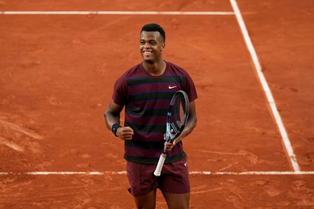Le Français Giovanni Mpetshi Perricard a remporté le premier succès de sa carrière à Roland-Garros en battant le Belge Zizou Bergs le 25 mai 2025 à Paris