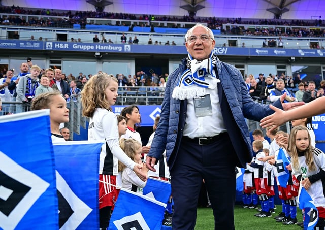 Noch hofft HSV-Vereinslegende Felix Magath darauf, vielleicht doch bald in den Volkspark zurückkehren zu können.