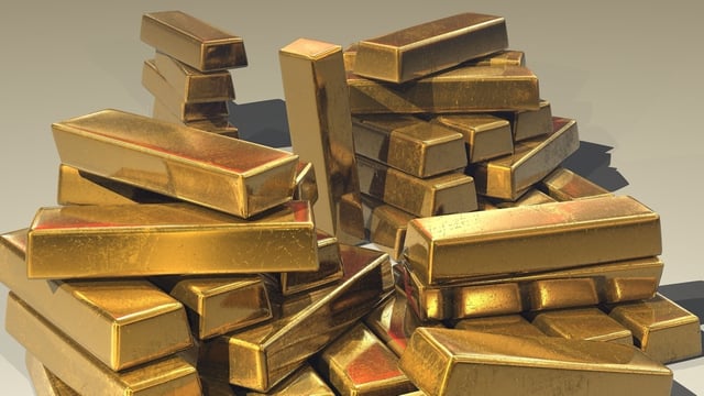 The complainant, a consultant from Thane, has alleged that the accused convinced him to invest in a gold mining and trading scheme